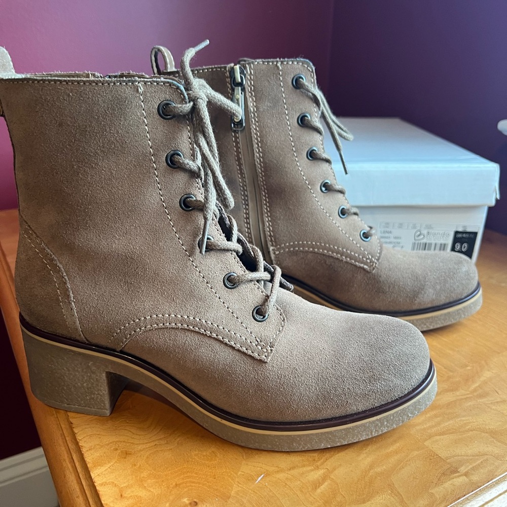 Blondo Lena lace up combat waterproof boot sz 9